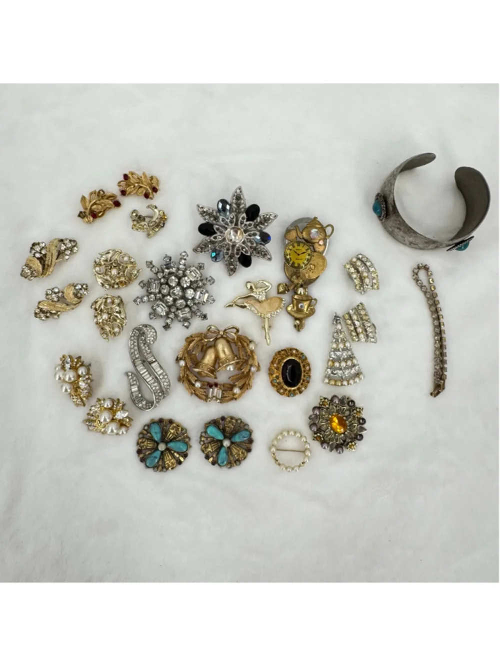 Lot of Broken Vintage Costume Jewelry for Crafting Repair Some Sarah Coventry